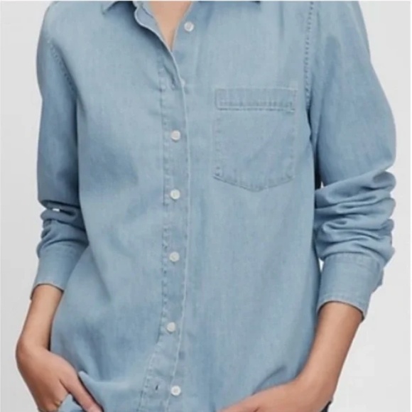 GAP denim perfect shirt. - Picture 1 of 10